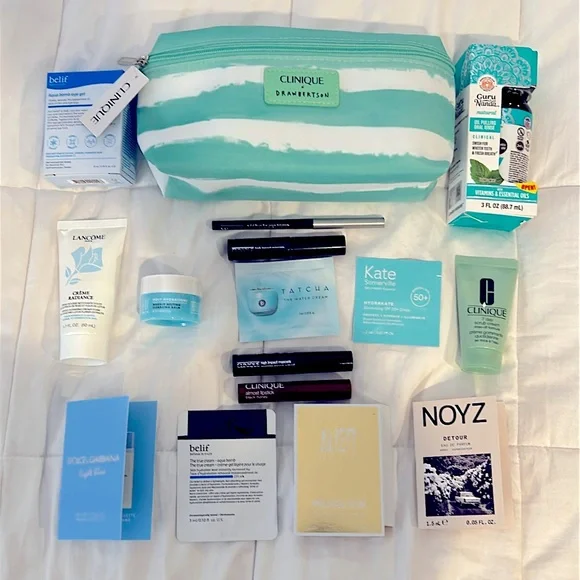 Clinique Makeup Kit & Bag NWT - Picture 1 of 2